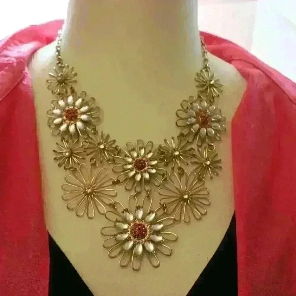 Source Unknown Jewelry - Unbranded Gold Tone Daisy Bib Necklace with Extender
